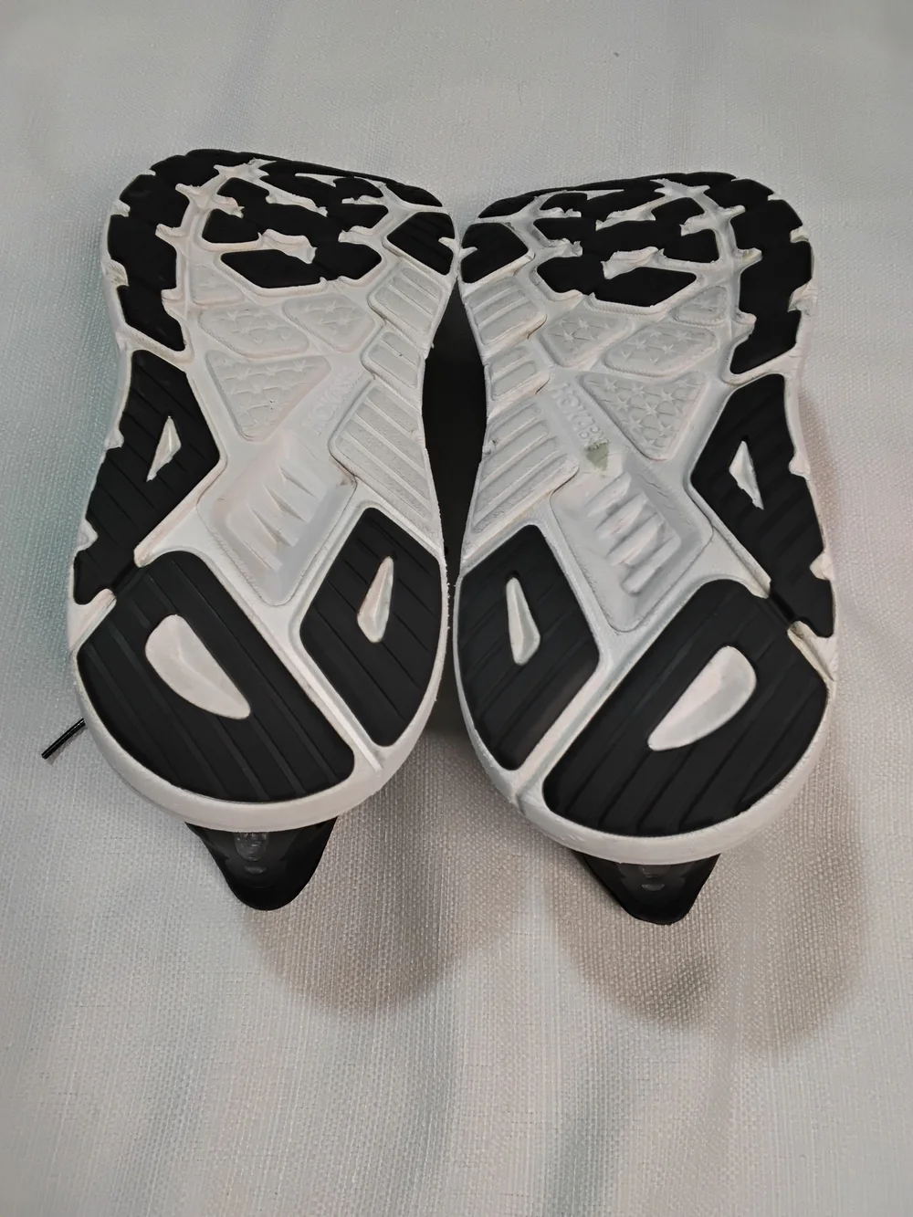 Hoka One One Arahi 7 Men's Black and White Athletic Running Shoes Sz 10.5 2E W.